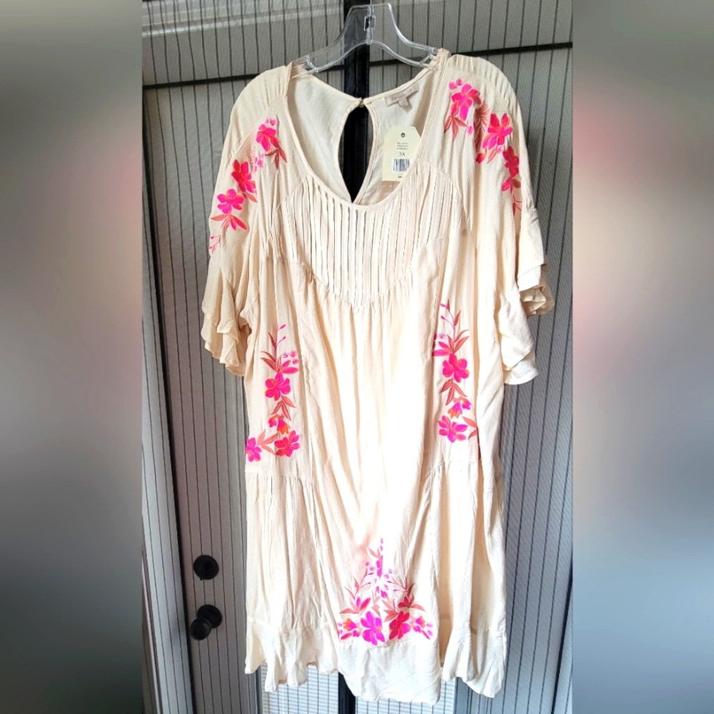 Brand new dress size 3x cream color with decorative pink flowers